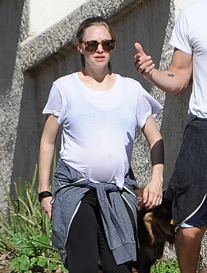 amanda seyfried wedding dress pregnant 03