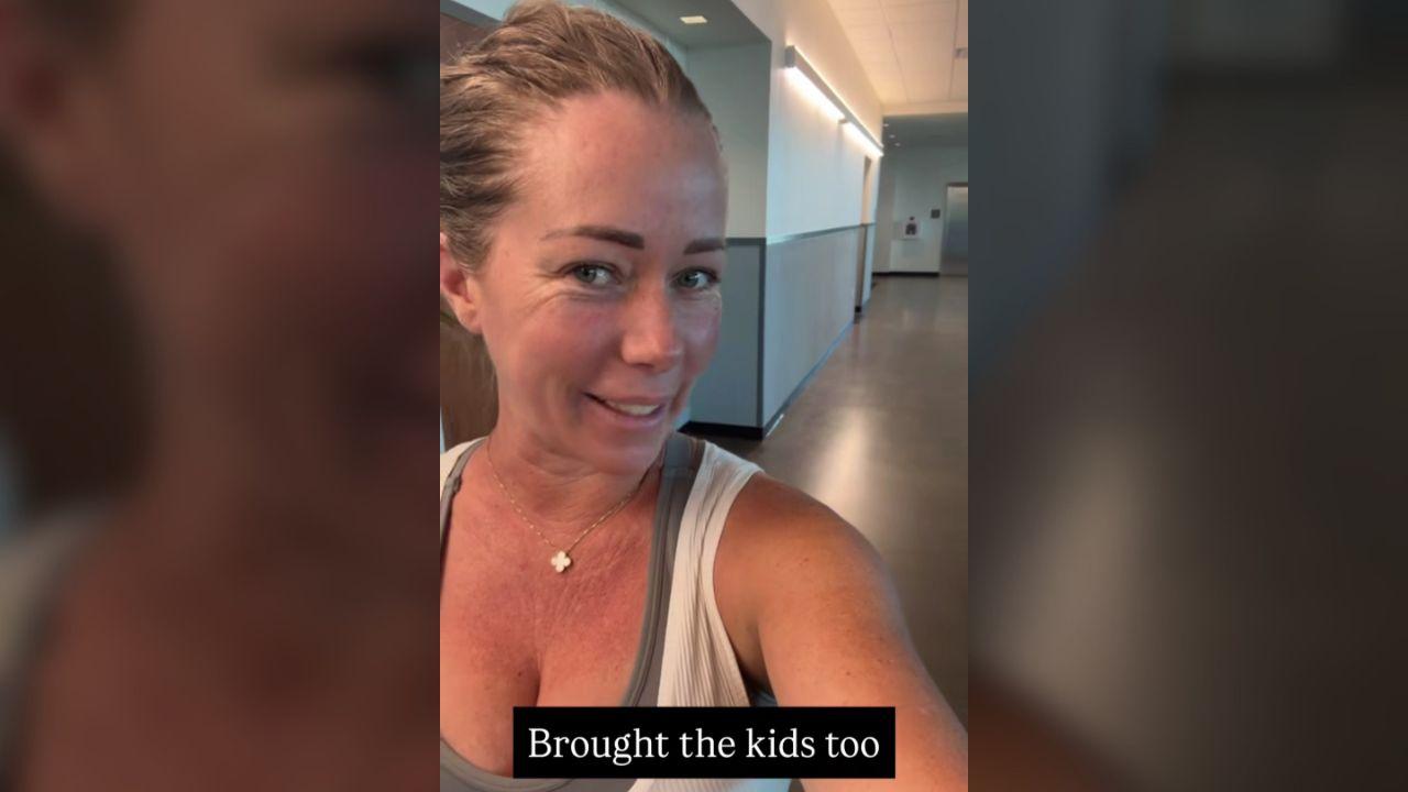 Image of Kendra Wilkinson brought her kids to the gym with her.