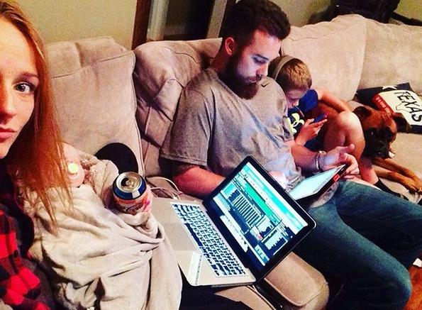 Maci bookout drinking beer daughter jayde 02