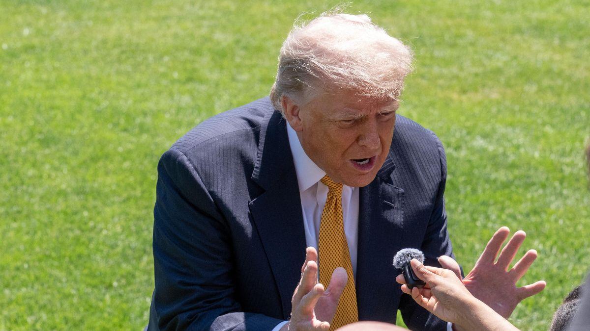 Image of Donald Trump clashed with reporters before flying to China.