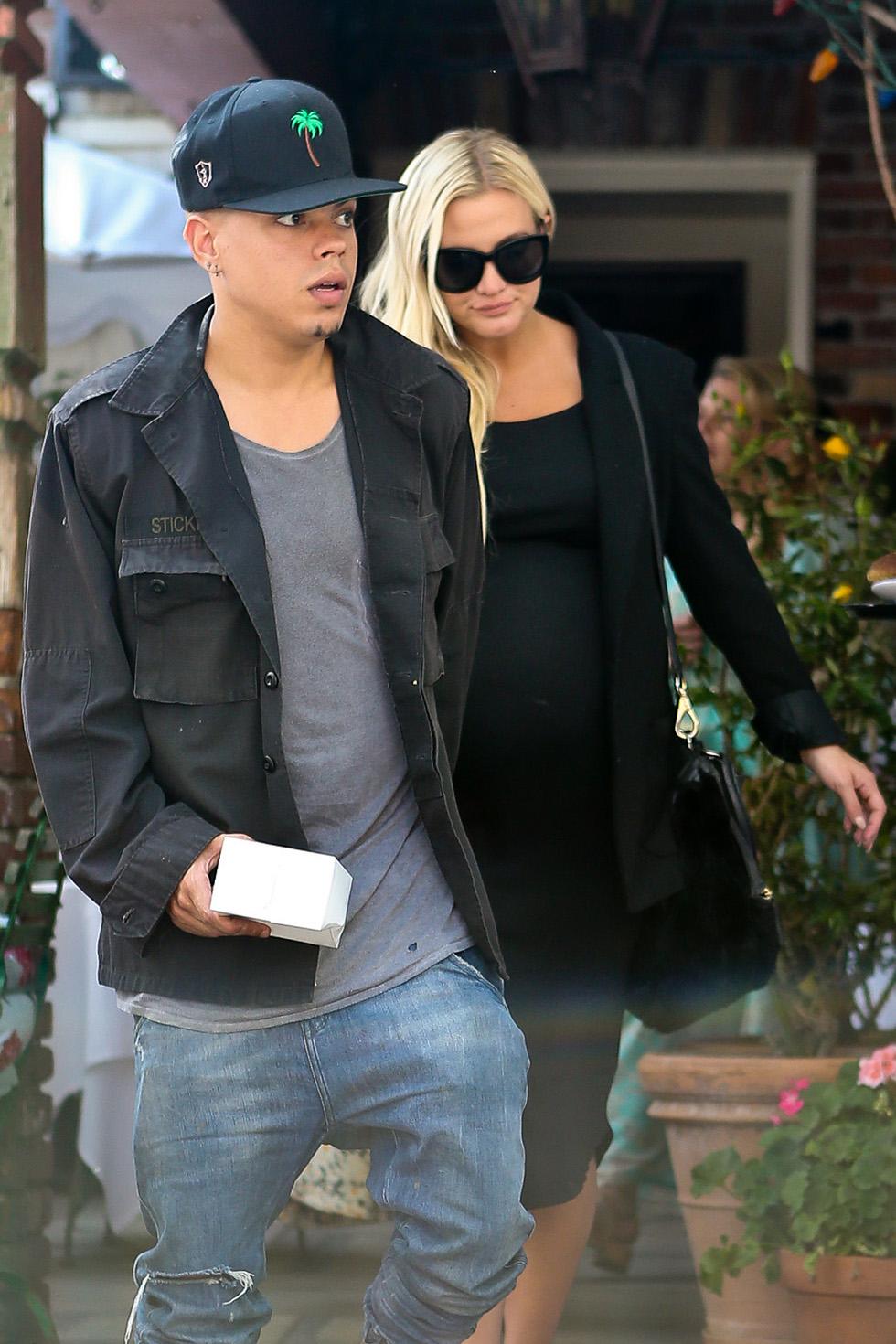 Expecting Ashlee Simpson and Evan Ross have lunch for three at The Ivy