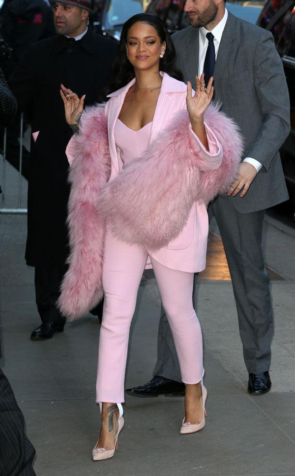 Rihanna best pink outfits looks 10