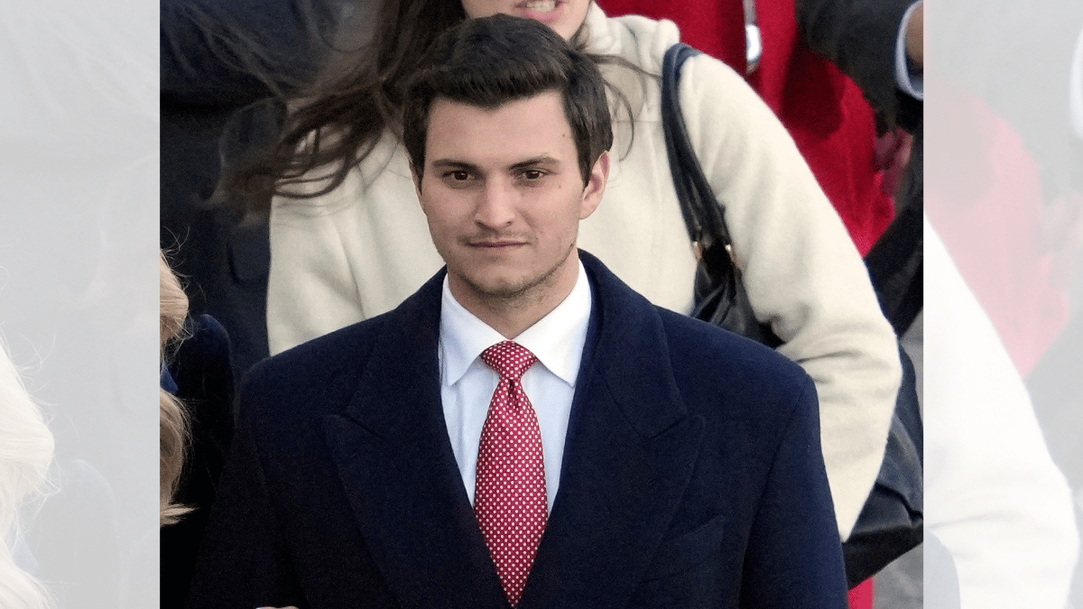 Photo of Marco Rubio stumbled on his words but claimed Michael Boulos was there because his brother lives in the area.