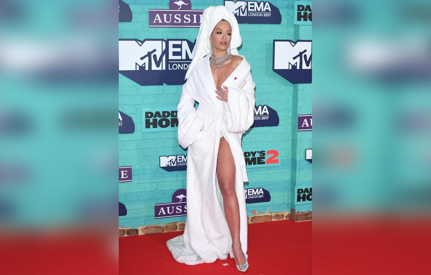 Rita ora bathrobe emas