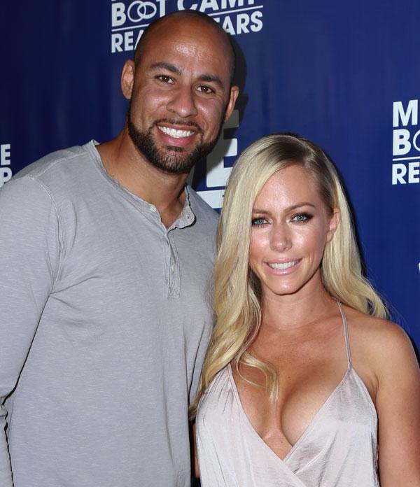 Kendra wilkinson texted guys