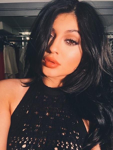 Kylie jenner lips cosmo 05