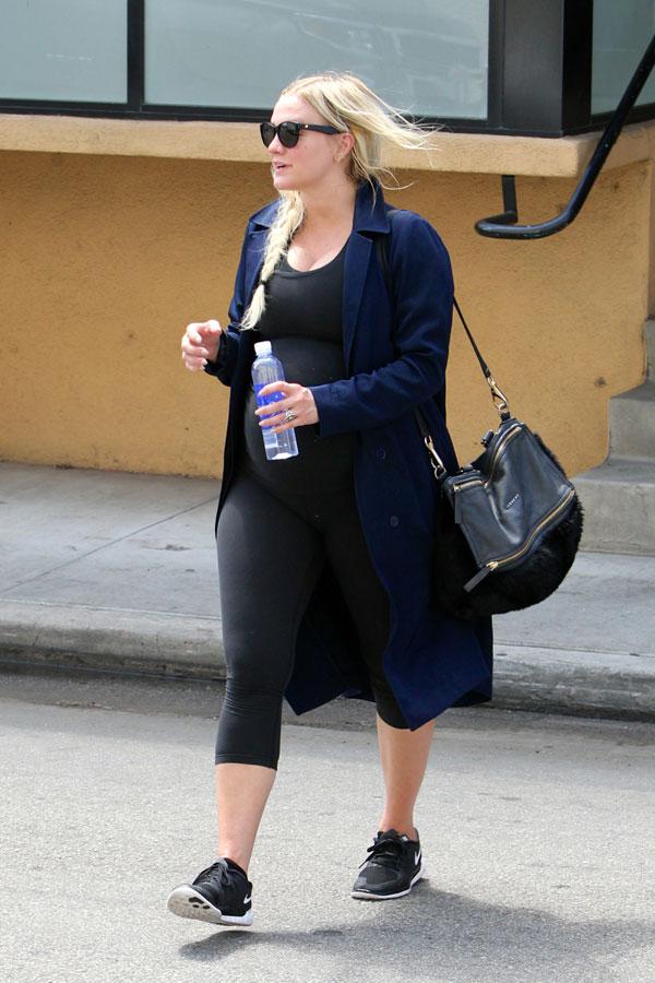 Pregnant ashlee simpson works out solo huge baby bump due date 03