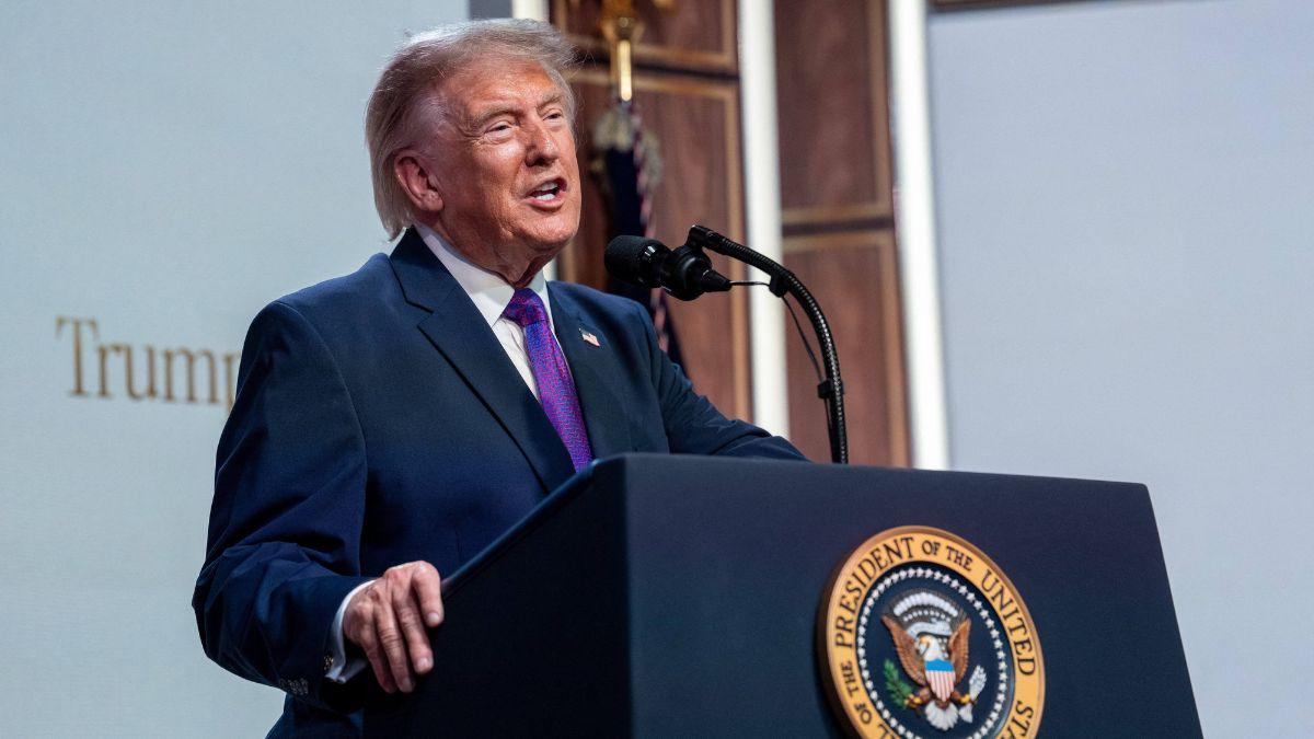 Image of 'Rotting while in office, right before our eyes,' a Trump troll snubbed.