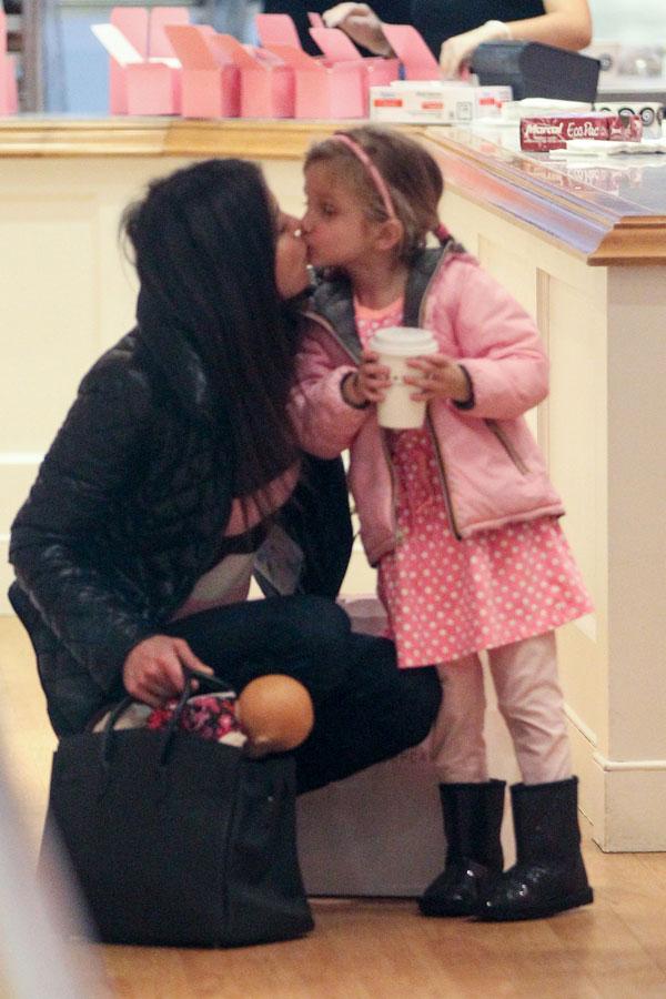 Bethenny Frankel and daughter Bryn indulge in healthy snacks at the park