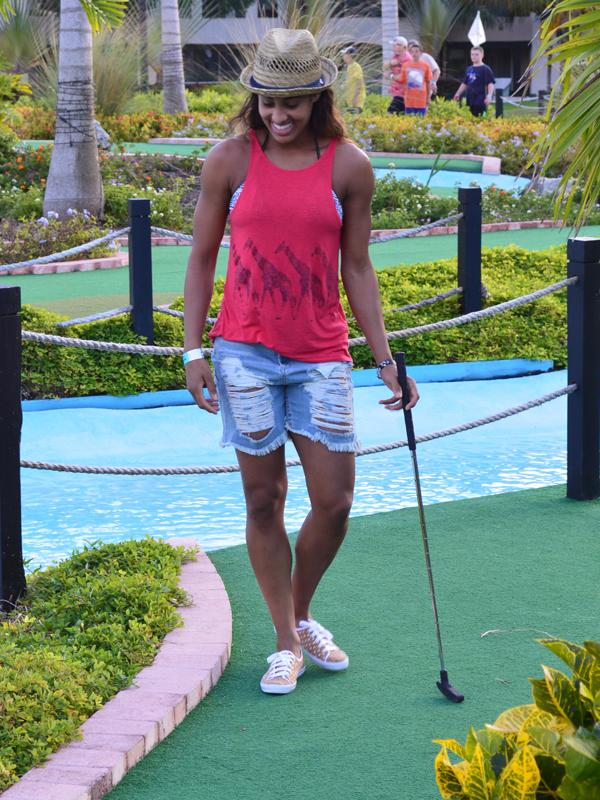 Skylar diggins golfing