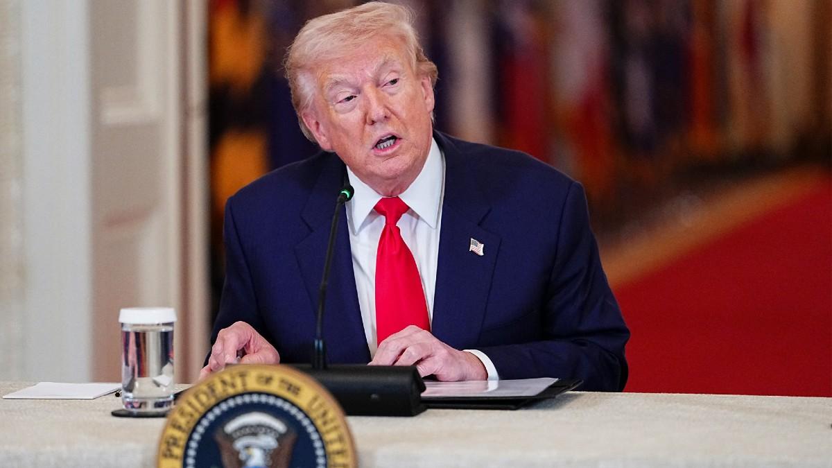 image of Donald Trump claimed he didn't see his email. 