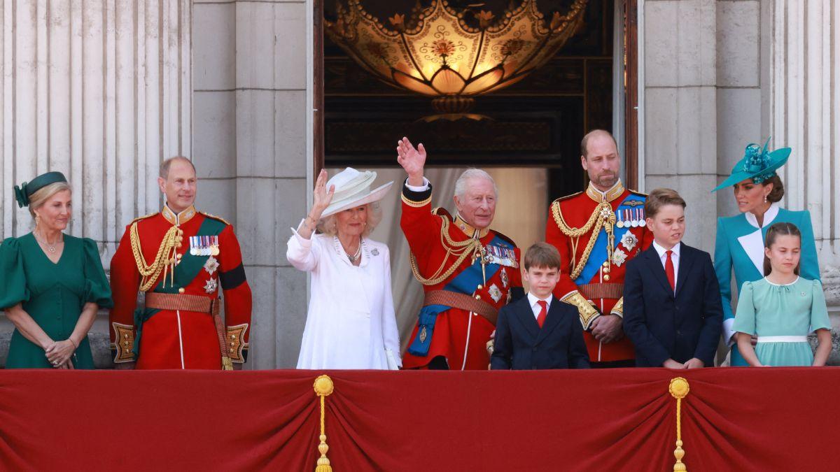 image of royal family