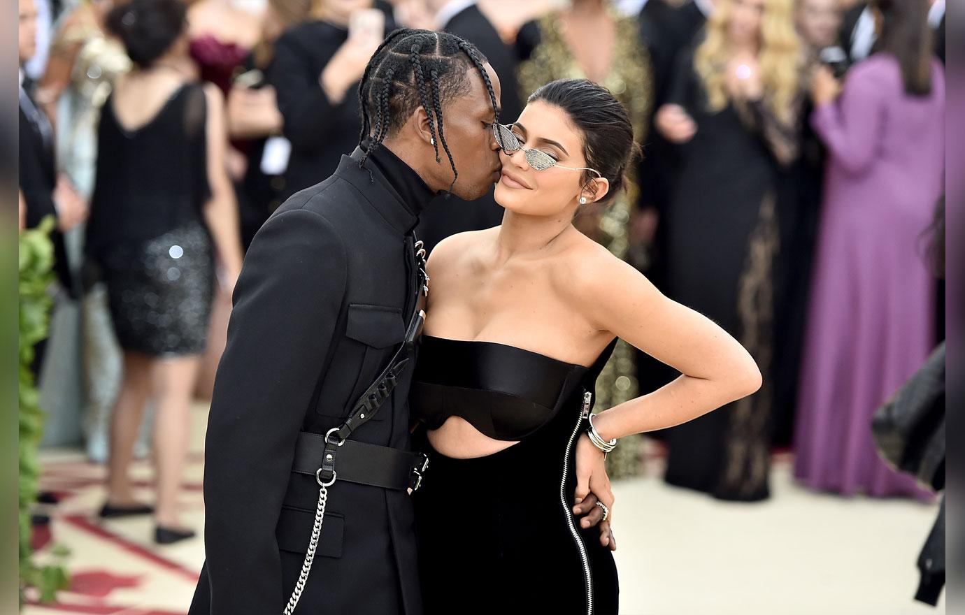 Heavenly Bodies: Fashion &amp; The Catholic Imagination Costume Institute Gala