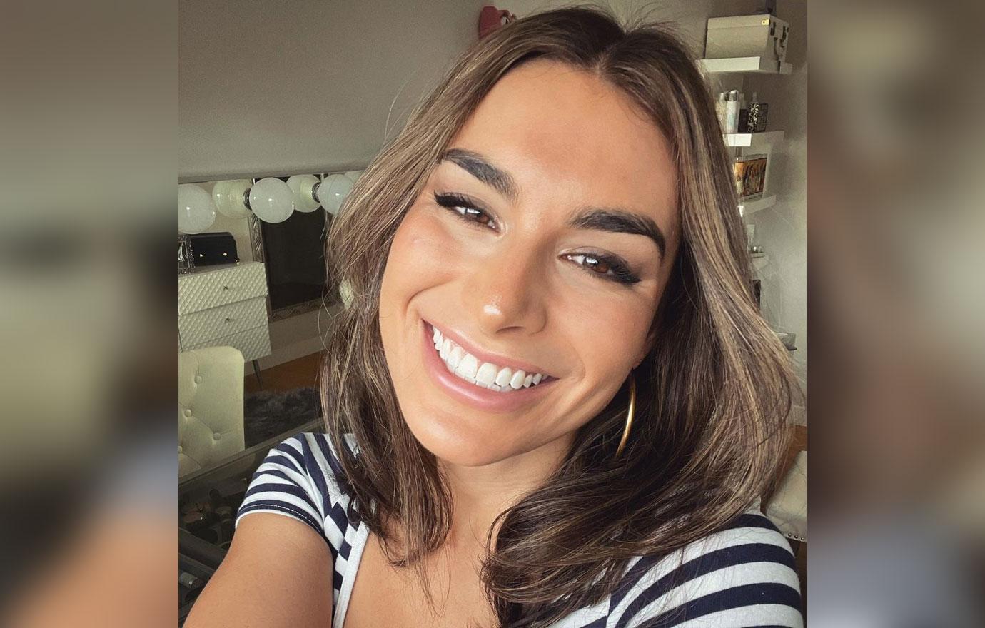 bachelor alum ashley iaconetti reveals jennifer love hewitt reached out multiple times pregnancy advice