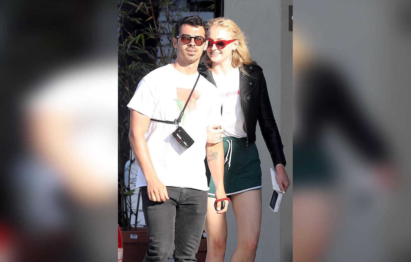 Joe Jonas Girlfriend Sophie Turner Flirty Behavior 04