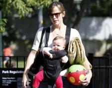 2009__09__fp_3566144_garner_jennifer_fp2_090709 225&#215;176.jpg