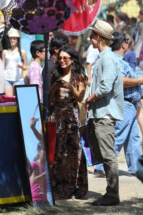 Vanessa hudgens austin butler may21 0023_ _1.jpg