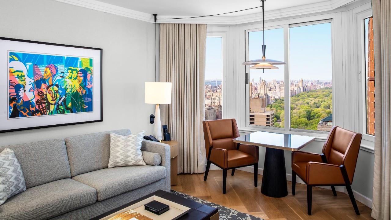nycmxroomparkviewbedroomsuitelivingroomview