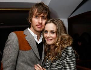 2011__01__Alicia_Silverstone_Jan14newsnea 300×231.jpg