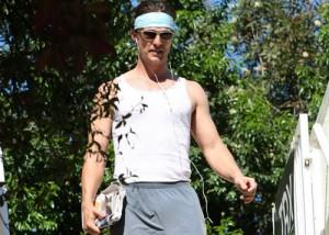 2010__11__2_McConaughey_Nov5a 300×214.jpg