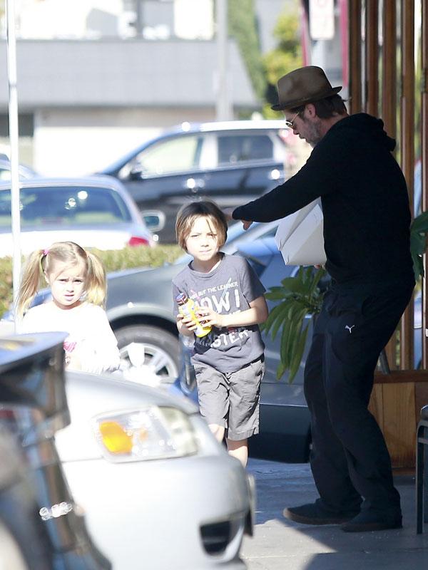 Brad pitt angelina jolie kids day out 03