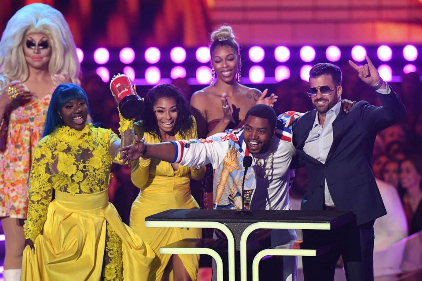 Love & Hip Hop: Atlanta Cast Accepts Award