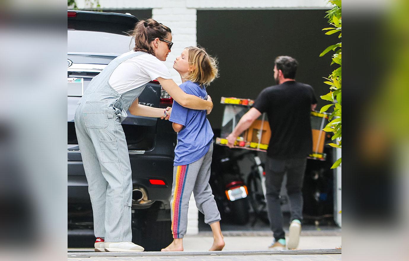 ben affleck jennifer garner samuel unpack car