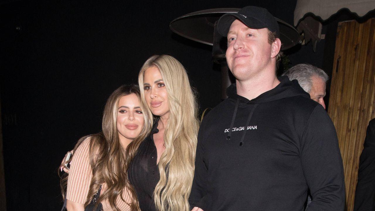 Image of Kim Zolciak reflected on her past marriage to Kroy Biermann while discussing their ongoing family situation.