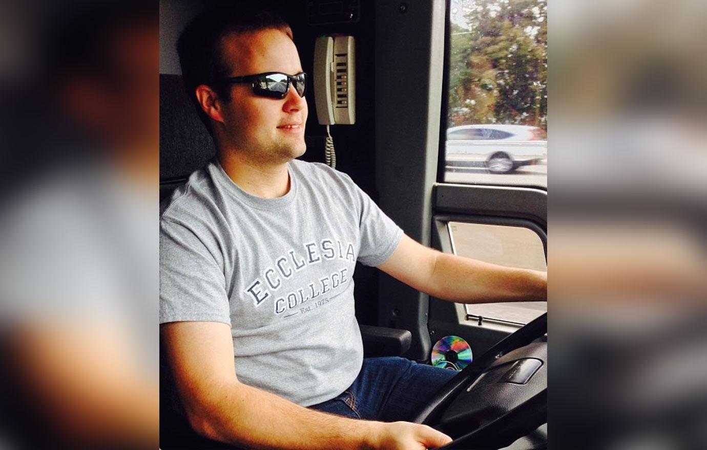 josh duggar pregnant wife anna wants him home raise children child pornography case