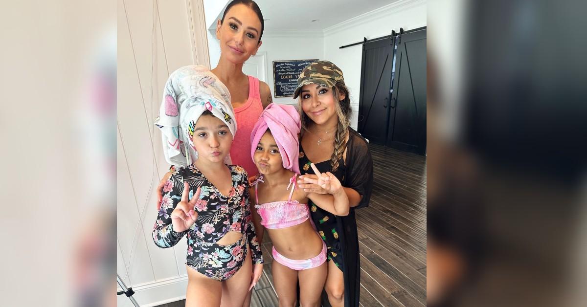 Photo of Jenni Farley, Nicole Polizzi. 