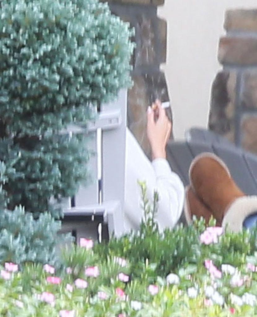 Exclusive&#8230; Selena Gomez Relaxing At Rehab In Tennessee***NO USE W/O PRIOR AGREEMENT &#8211; CALL FOR PRICING***