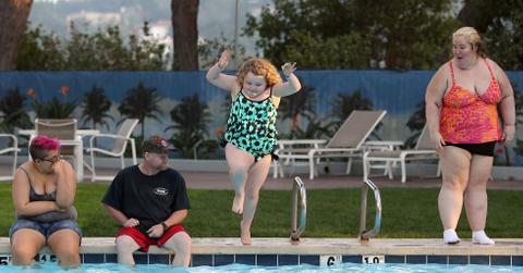EXCLUSIVE: **PREMIUM RATES APPLY** Mama June makes a big splash in Hollywood as the ‘Here Comes Honey Boo Boo’ clan hit their hotel pool
