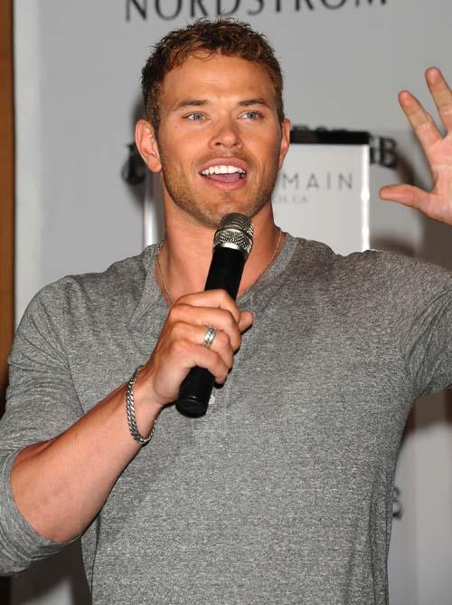 2011__08__Kellan Lutz Aug12 84_ _1.jpg