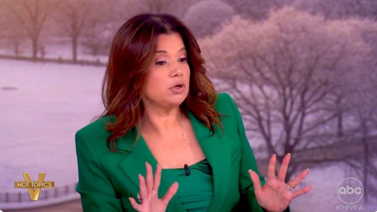 Photo of The costars shamed Donald Trump for keeping his hat on during the dignified transfer.