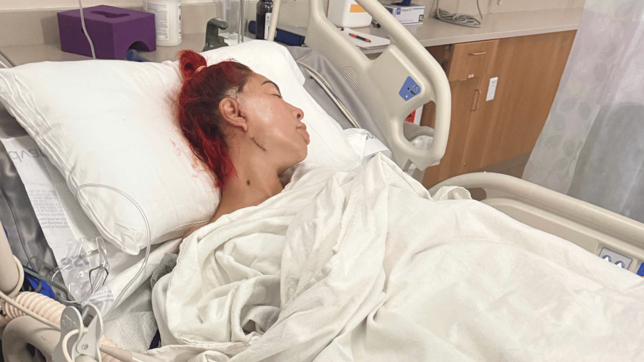 Image of Farrah Abraham was photographed sleeping in her hospital bed.