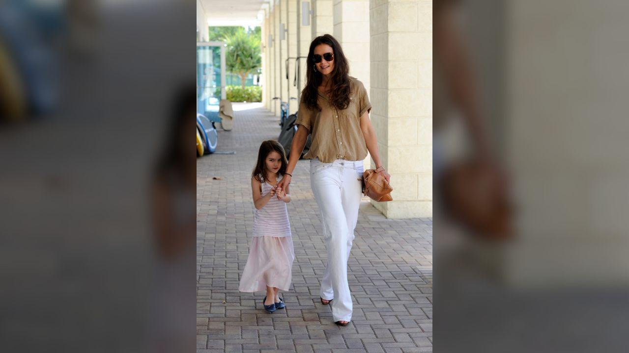 Photo of Katie Holmes with daughter Suri Noelle as a little girl.