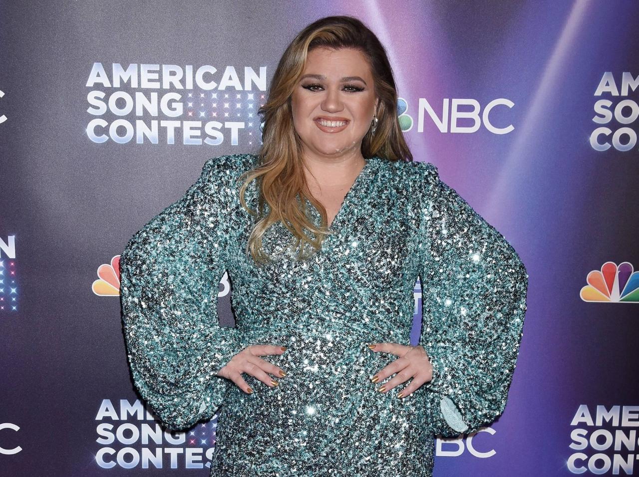 Kelly Clarkson Shows Off Weight Loss In Leather Jumpsuit: Photos