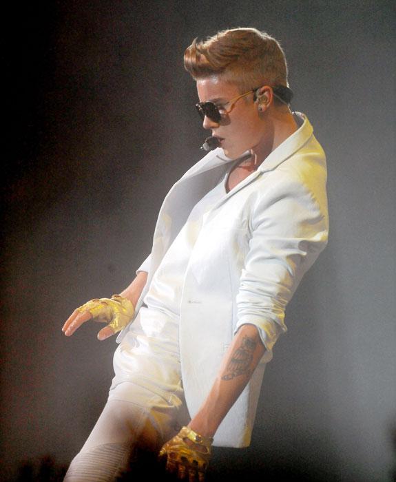 //ok__news_justin bieber dancing stacked