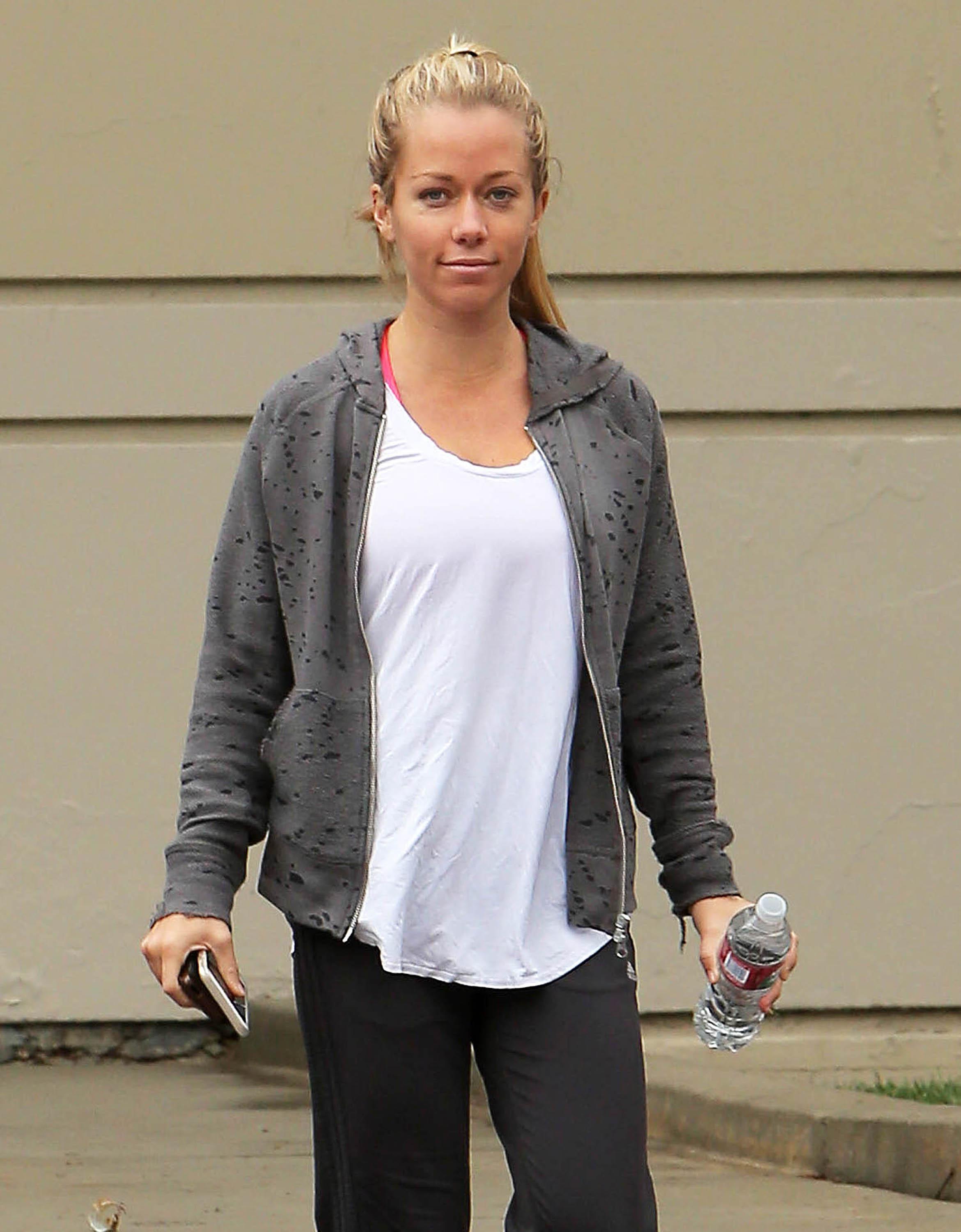 Kendra Wilkinson Hits The Gym