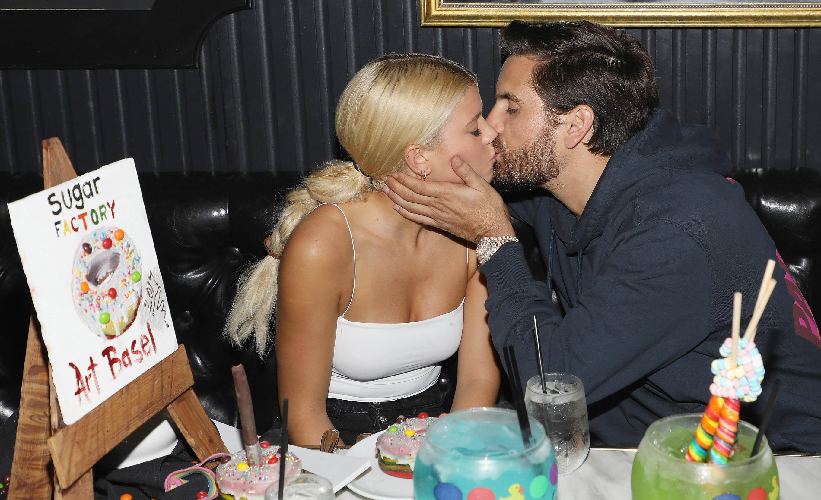 scott disick sofia richie pda sugar factory miami pics 04