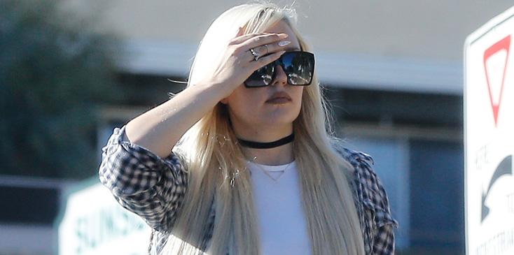 Exclusive&#8230; Amanda Bynes Shows She Gained Weight in LA  **NO USE W/O PRIOR AGREEMENT CALL FOR PRICING**