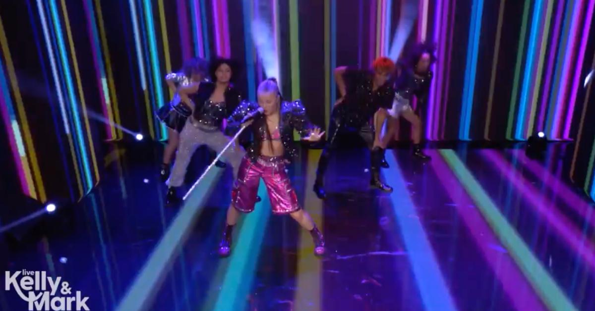 jojo siwa performance live with kelly and mark video horrible