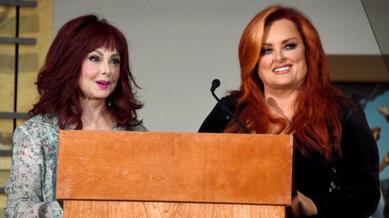 Wynonna Judd, Naomi Judd