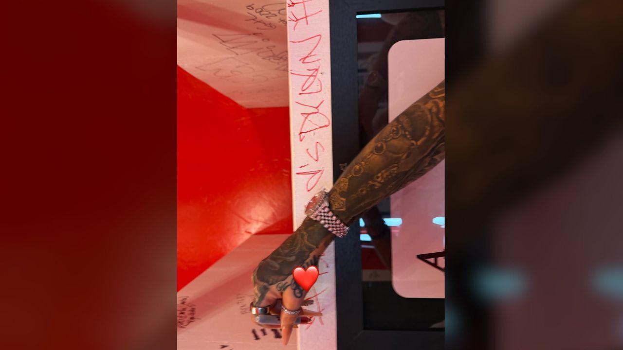 Photo of Dylan Wolf shared a photo of what appeared to say 'Bunnie [hearts] Dylan.'