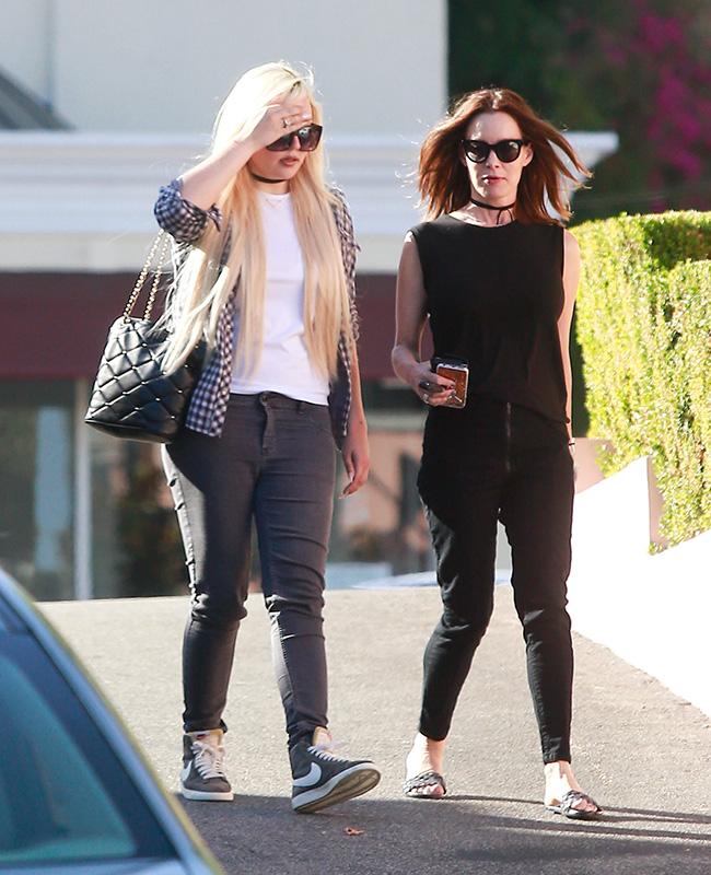 Exclusive&#8230; Amanda Bynes Shows She Gained Weight in LA  **NO USE W/O PRIOR AGREEMENT CALL FOR PRICING**