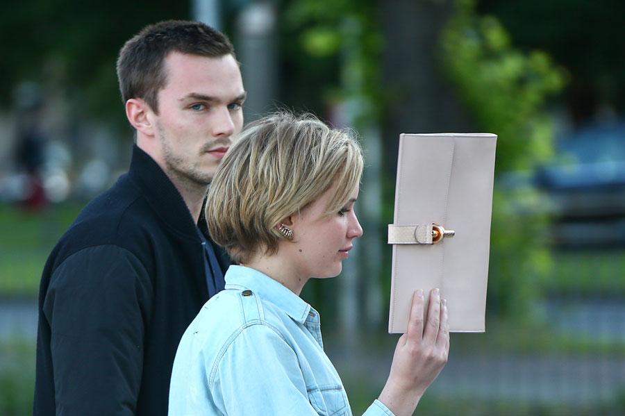 Jennifer lawrence nicholas hoult splash 03