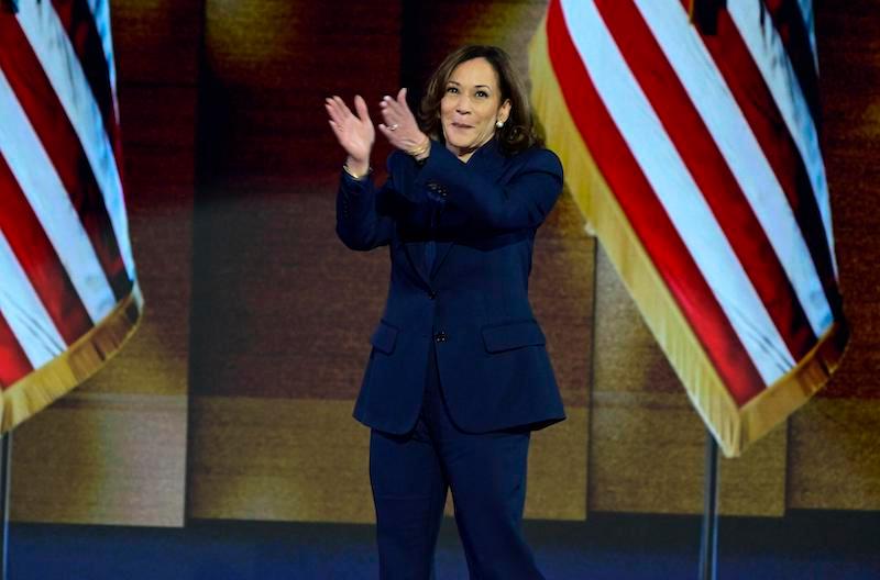 donald trump blames kamala harris shot head