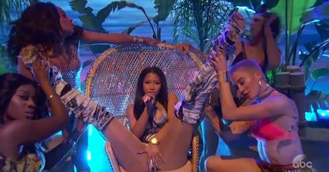 Ariana grande nicki minaj perform side to side ama 1