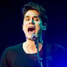 2010__02__John_Mayer_feb3newsne 225×223.jpg