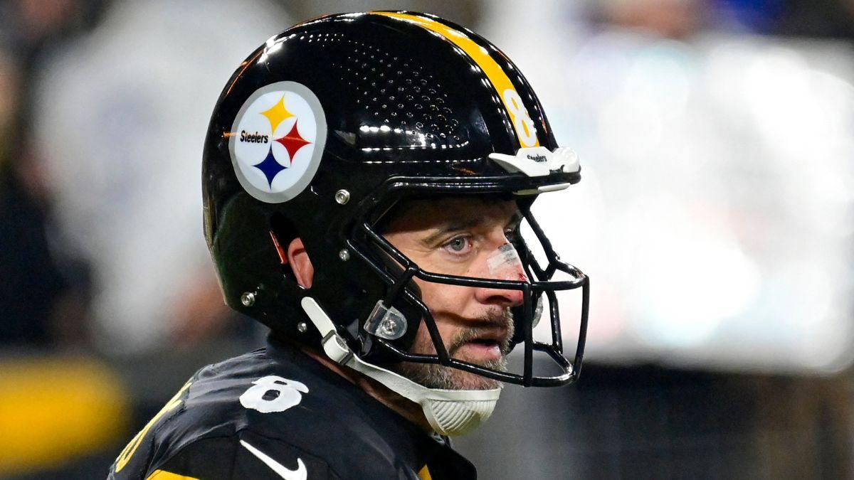 Image of Aaron Rodgers is keeping his relationship private.